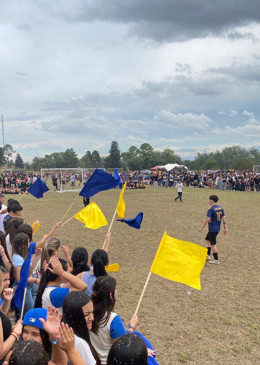 Un año más a tu lado💙💛