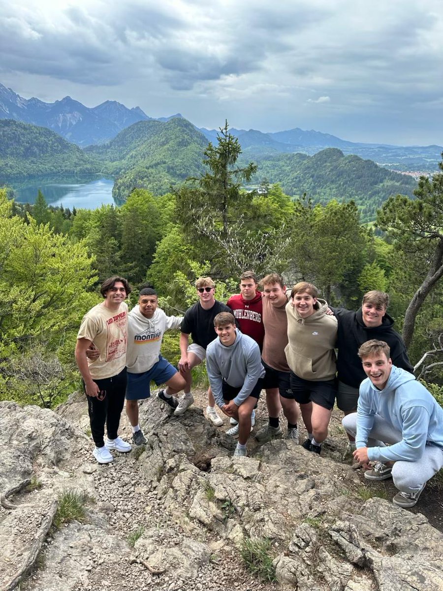 DigInMules's tweet image. Just an average day for a Mule. Day 3 in Germany and Austria. After visiting 2 castles we enjoyed a casual dinner 3000 feet above Lake Constance with a Gondola 🚠 ride.
#DigIn