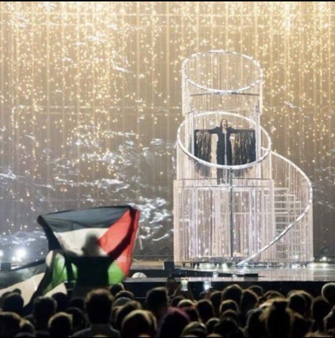 0_7_user's tweet image. Jetzt schon Sieger des Abends – das geht hart. #esc 🇵🇸