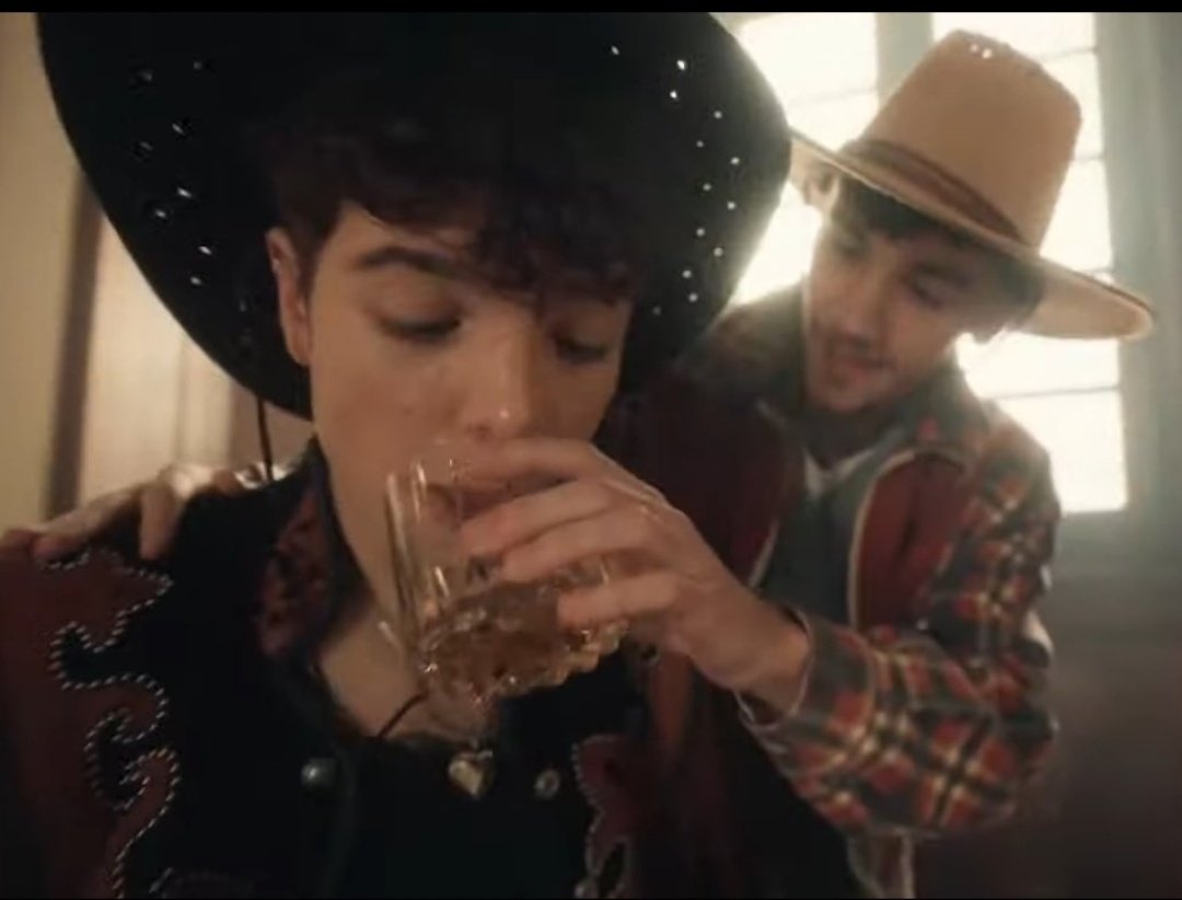 #Hastacuando1año como q 1 año?🥺