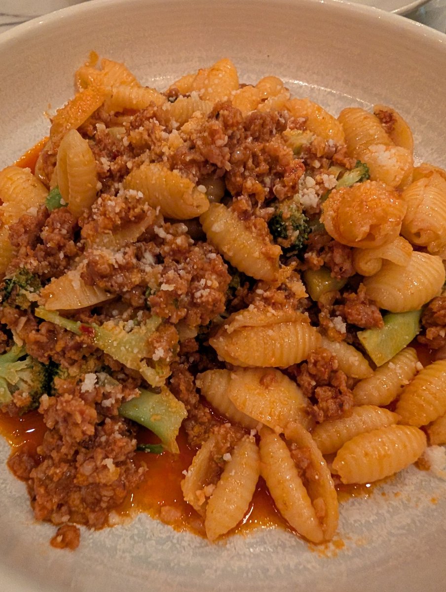 BlueHeartsUWS's tweet image. Happy to see Radicchio salad cuz it is so hard to come by in HK.

Pasta with #Nduja is #DaKing
#Toronto #TrattoriaNervosa