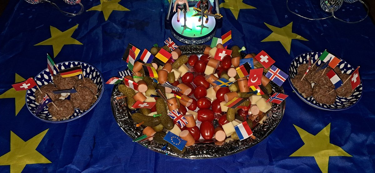 JuliaK_W's tweet image. Lecker Häppchen zum #ESC2025 . 
#Eurov