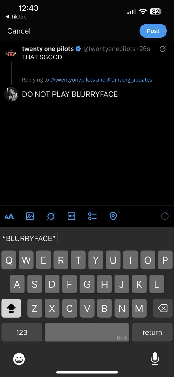 hidnvessel's tweet photo. HELLO HELLO HELLO CAN ANYONE HEAR ME #blurryface #BFX https://t.co/E6lMFvUlvK