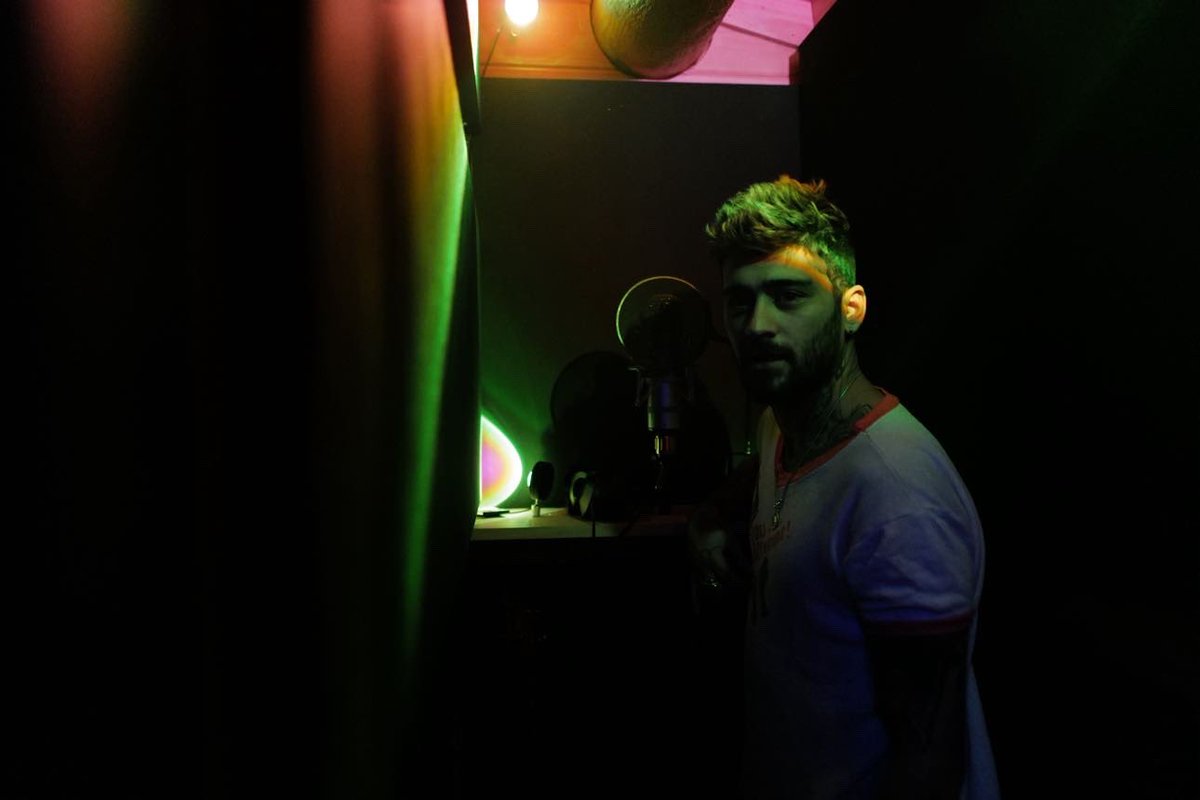 Zayn in the studio via Inzayn’s IG broadcast channel.