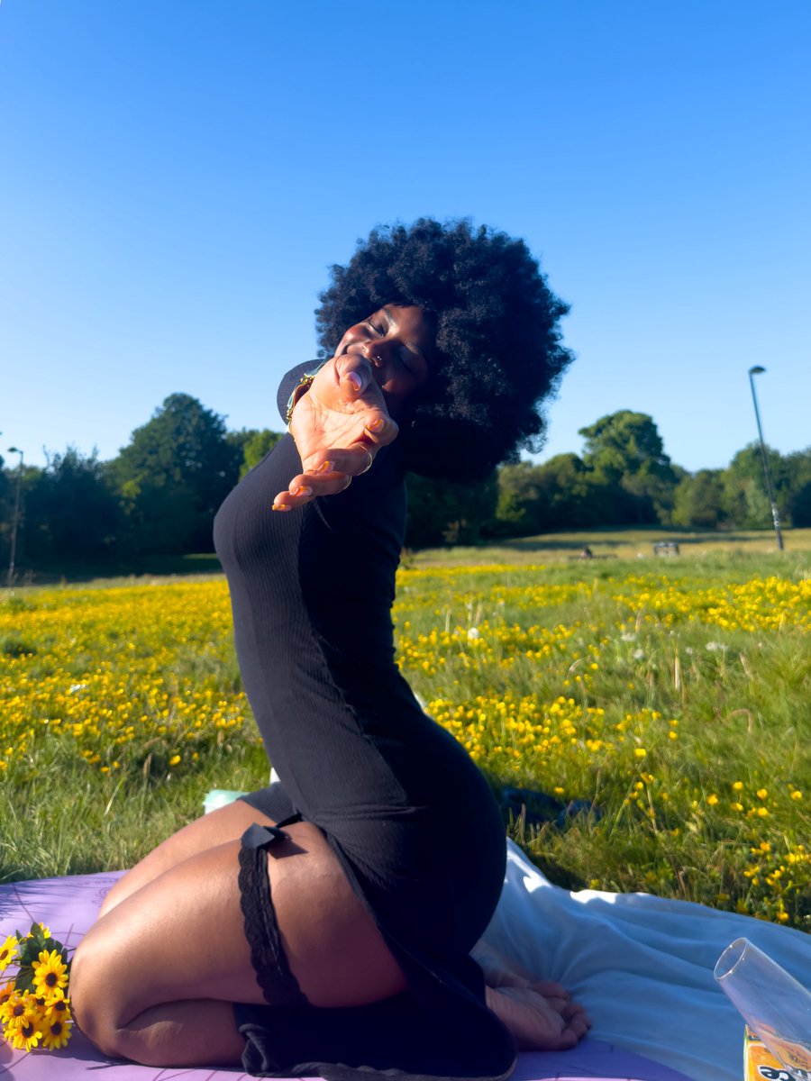 cloudspin_'s tweet photo. Smells like Summer ☀️✨🍭🌻 https://t.co/3hbYzAE9F5