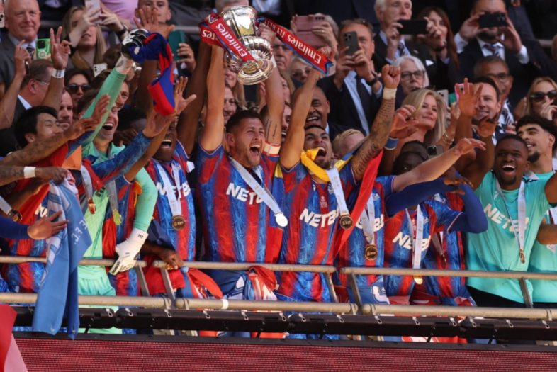 🚨 NEW POST 🚨

FA Cup - 2024 / 25, Kit Review

All the kits and more from this season's FA Cup! 

kitgeek.co.uk/2025/05/17/fa-…