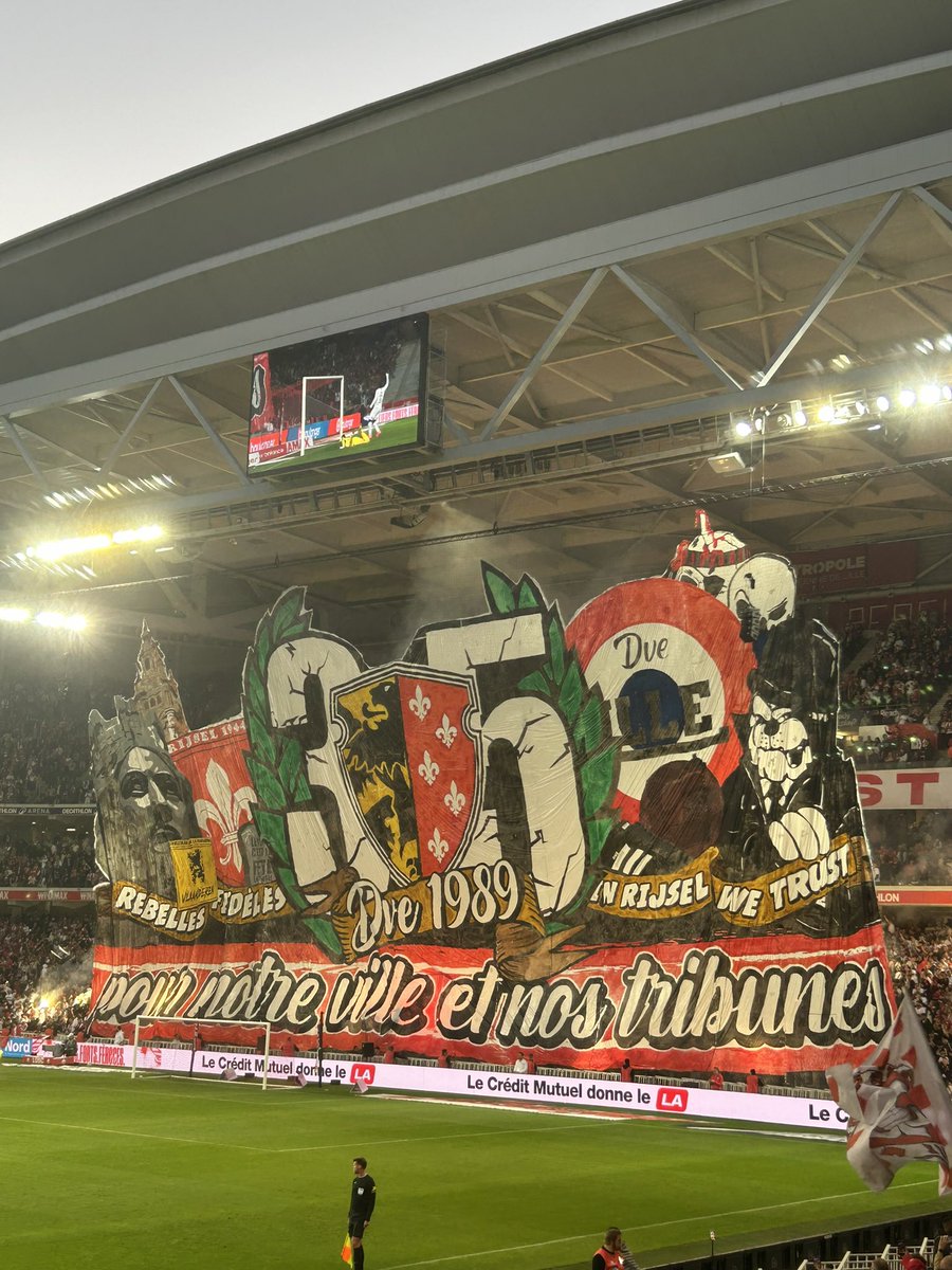 MeteoFootMaps's tweet photo. 🔥🔥🔥 Le TIFO SUBLIME DES DVE POUR LEUR 35 ANS !

@Fr_oozk_i 

#LOSCSDR #Ligue1 https://t.co/S8F83bdeAn