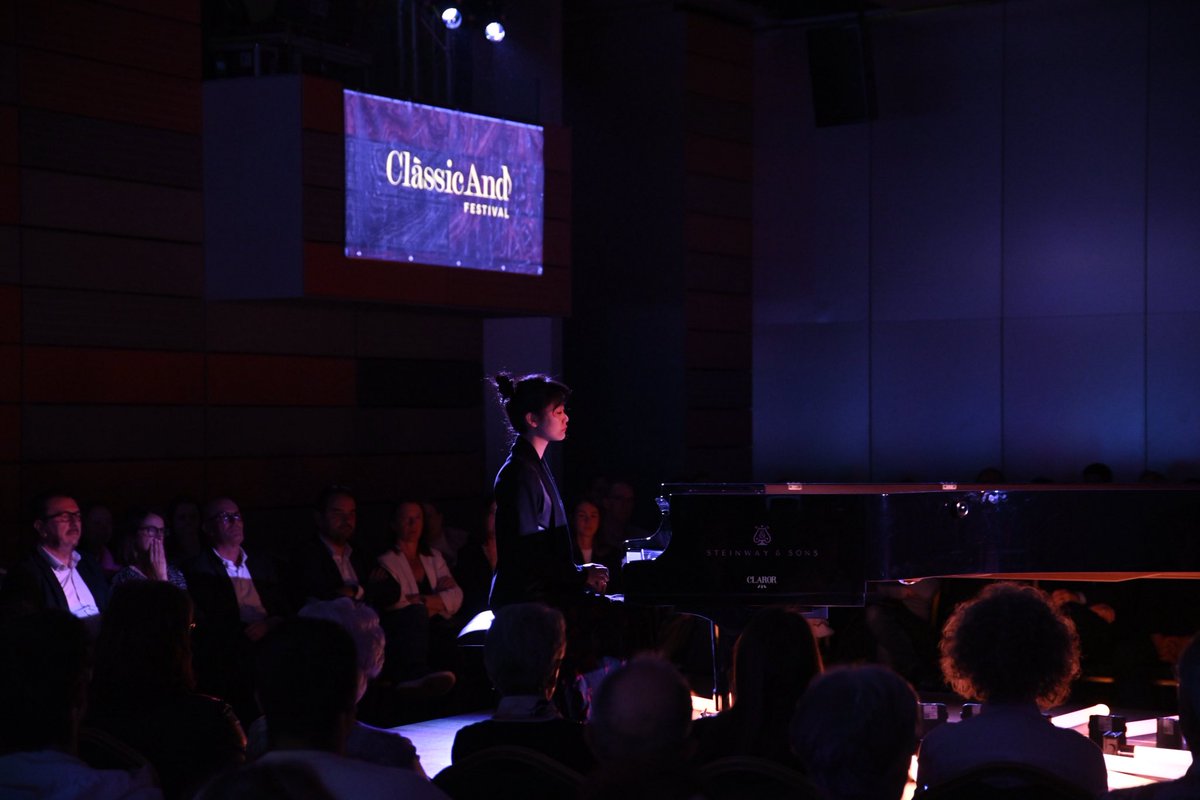 🌟Una ocasió única en què Tiffany Poon ha ofert al públic congregat a Ordino l’oportunitat de gaudir d’un concert intimista i proper amb peces de Schumann, Haydn, Chopin, Debussy i Ravel.

🎶Un viatge ple de delicadesa i precisió a través del cor del repertori pianístic europeu.