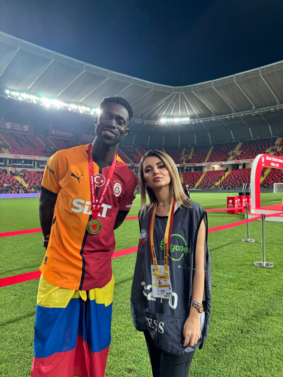 kubragunduz___'s tweet photo. 🦁⭐️

#DavinsonSanchez #Galatasaray https://t.co/05Pw6t2PfZ