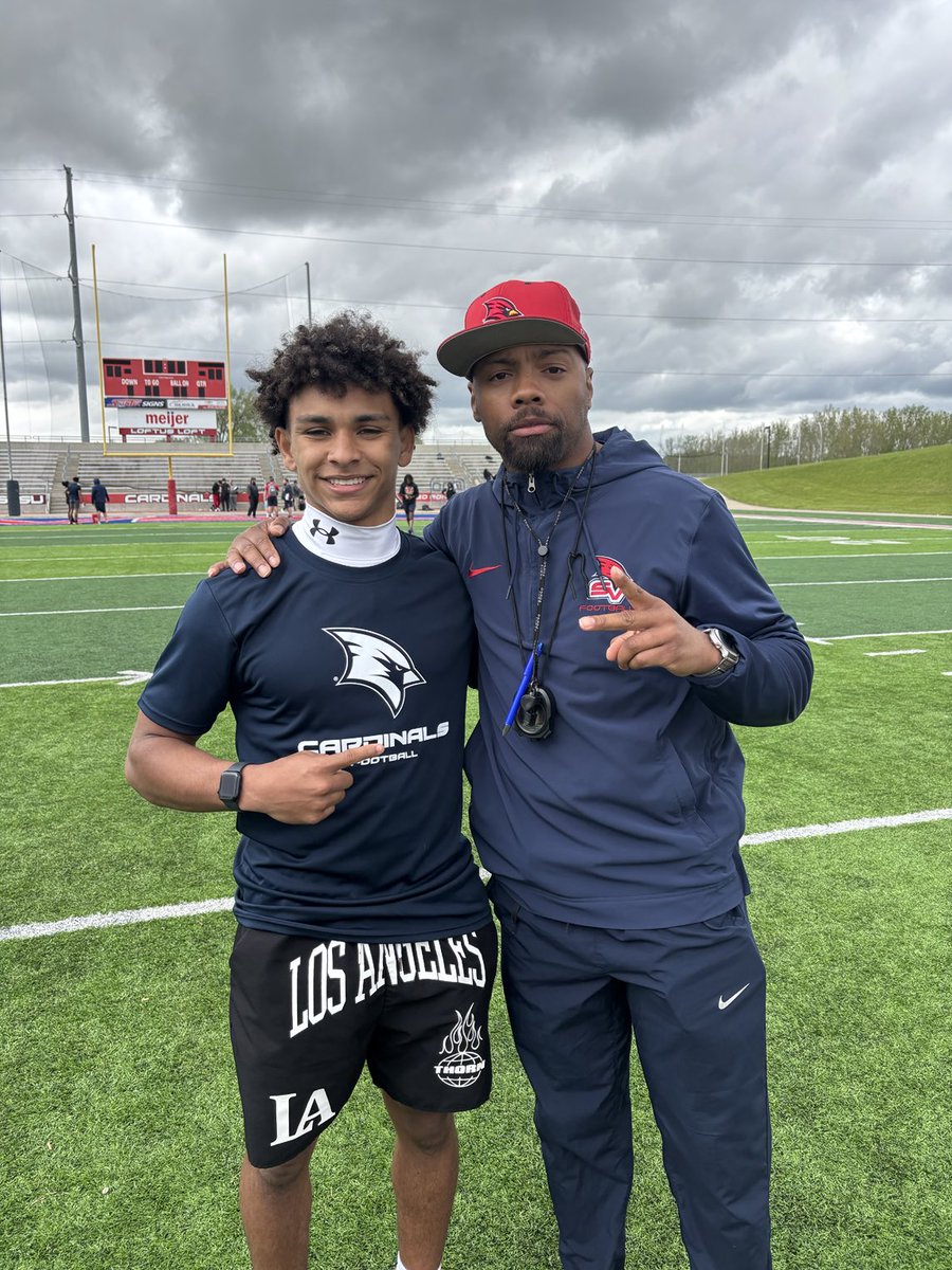 Braylon Burnside (@burnsidebray05) on Twitter photo After a great camp and conversation with <a href="/Coach_MasonWOT/">Antoine Mason</a> I am blessed to receive an offer to play at <a href="/svsu_football/">SVSU Football</a> 🔥 Thank you to <a href="/rbrady1313/">Ryan Brady</a> and all the other coaches and players for a wonderful camp! <a href="/YoungGoGettersi/">Young GO GETTERS</a> <a href="/RisingStars6/">Rising Stars Academy</a> After a great camp and conversation with <a href="/Coach_MasonWOT/">Antoine Mason</a> I am blessed to receive an offer to play at <a href="/svsu_football/">SVSU Football</a> 🔥 Thank you to <a href="/rbrady1313/">Ryan Brady</a> and all the other coaches and players for a wonderful camp! <a href="/YoungGoGettersi/">Young GO GETTERS</a> <a href="/RisingStars6/">Rising Stars Academy</a>