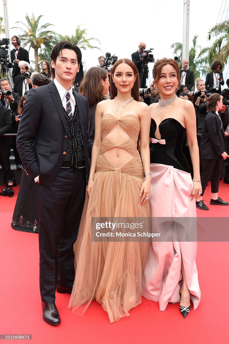 กราบแม่ผู้ให้ค่ะ🙏🏻

KAOPP SLC IN CANNES

#KaoPPSLCxCANNES2025
