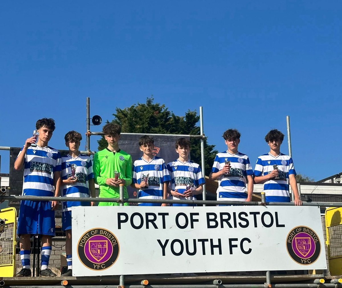 ssyfcunder13's tweet photo. As the season comes to an end, our u15s travelled to Bristol to play in the Port of Bristol 6v6 tournament. With both teams meeting in the semi final which ended up going to penalties, one team then reached the final and came runners up 🏆💙💛⚽️ great day in the sunshine! #ssyfc https://t.co/eYmXKwPZaE