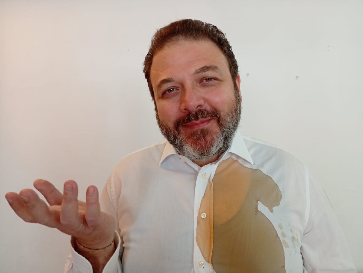 GaetanoIngala's tweet photo. Mi sono macchiato, macchiato.... Lavatrice per favore!
Gapplausi Alla Vita... Sempre!

#attore con #vitadaattorebiologico da smacchiare!
#eurovision @TOMMYCASHWORLD https://t.co/bhf8at3pBX
