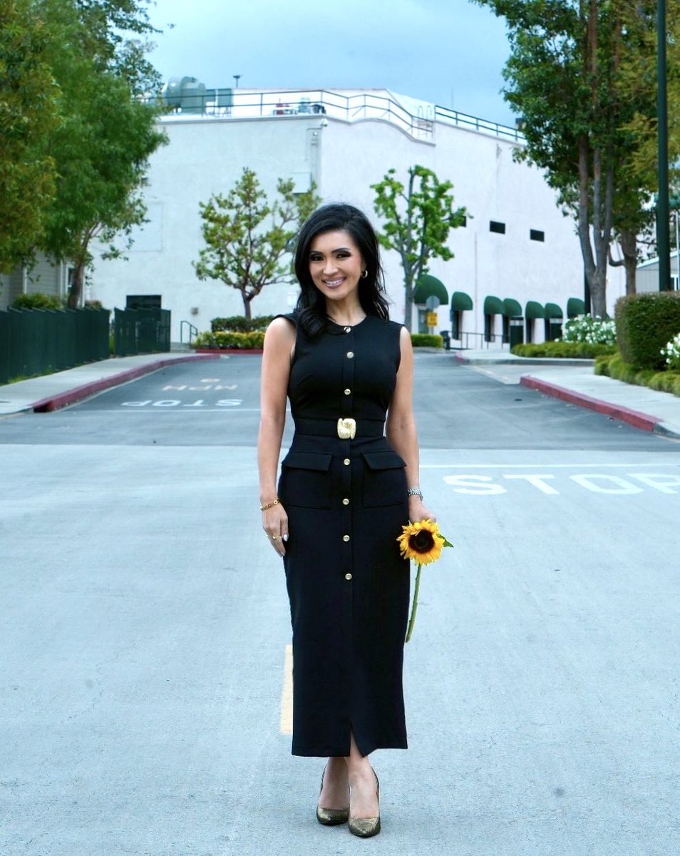 Finding beauty in the grey… Happy Saturday!   🌻🌻🌻