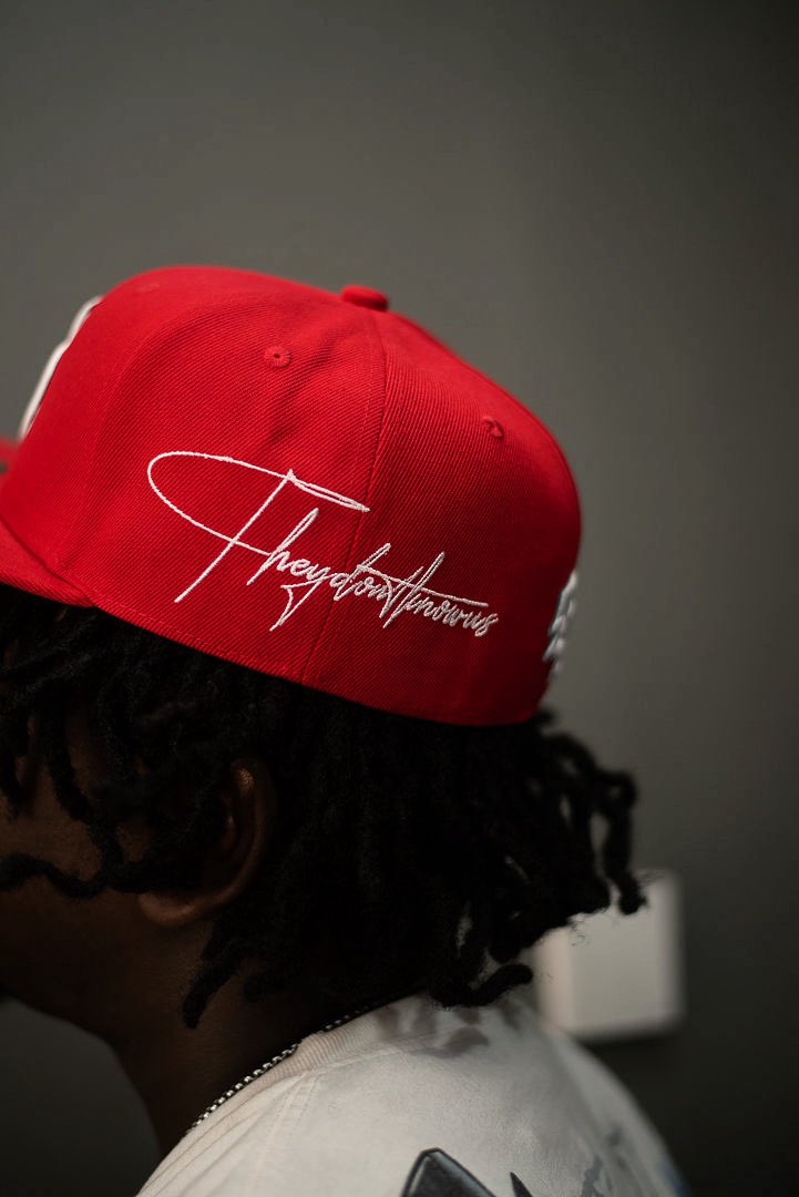 strangerstdku's tweet image. STRANGERS S LOGO FITTED CAP

COLOR : RED
