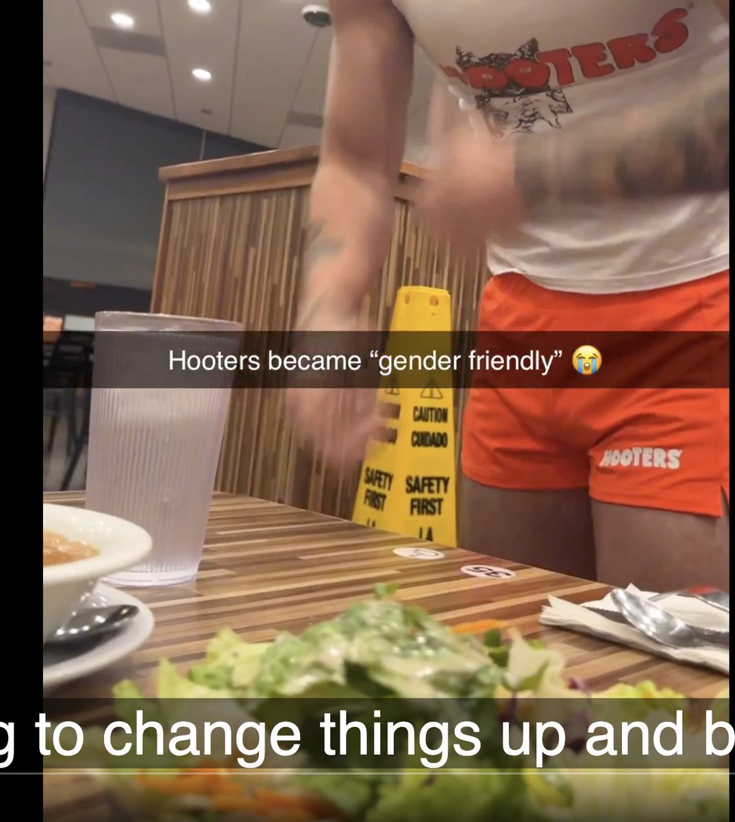 TiffanyBrookeR3's tweet image. Too bad it's not really a Hooters restaurant.
Looks like an empty buffet.
Get a look at that crappy salad 🤣