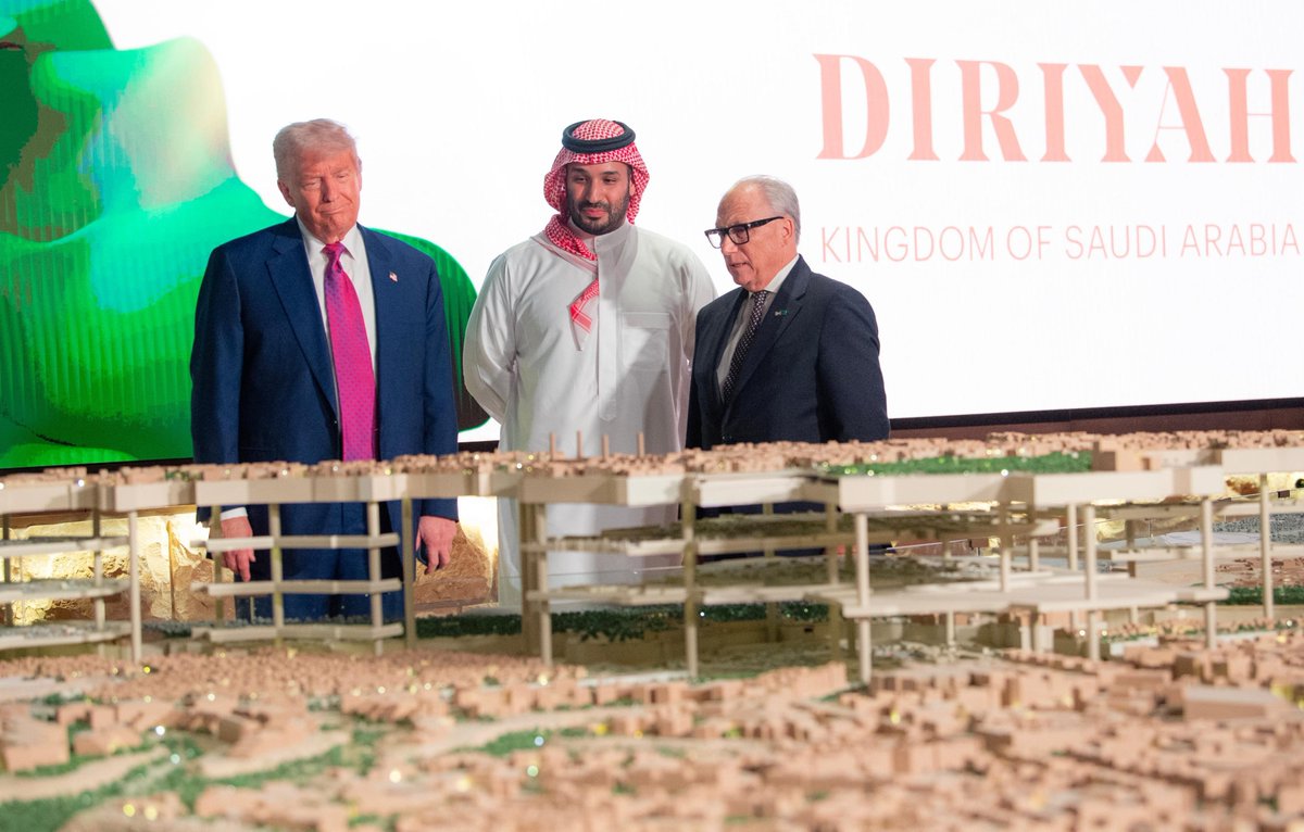 الرئيس ترامب: "أصبحت الرياض اليوم لا تُمثّل مجرد مقرًا للحكومة، بل عاصمة عالمية رائدة في مجالات الأعمال، والثقافة، والتكنولوجيا المتقدمة. كأس العالم وإكسبو العالمي سيُقامان هنا قريبًا، تمامًا كما سيُقام كأس العالم في الولايات المتحدة. سيكون العام المقبل حافلًا بالإثارة." 🇺🇸🇸🇦