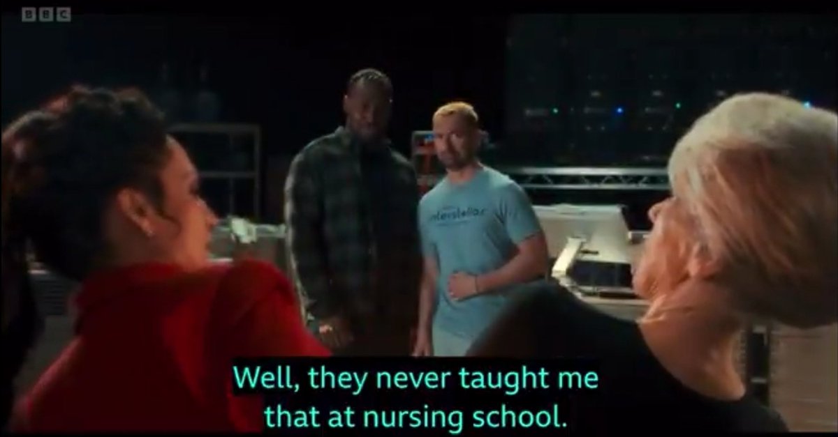 Marie_Zv's tweet image. ору с этого &quot;они не учили меня такому в школе медсестер&quot;😆
#DoctorWho #TheInterstellarSongContest