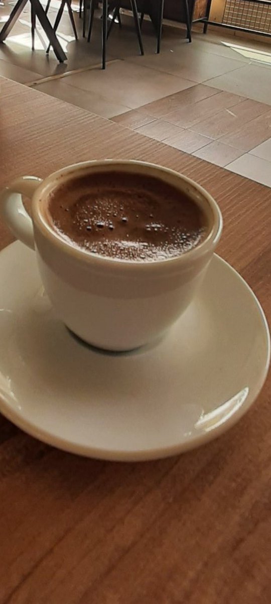 Hayat  güzel...
Onu , sizi  güldüren...
Sevildiginizi hissettiren...
İnsanlar  için  harcayın...✍