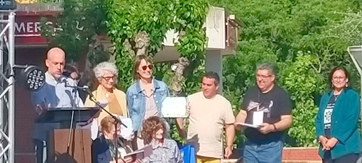 carmell777's tweet photo. Emotiu i gratificant rebre el reconeixement de @SalutMentalBLLN pel paper com a #treballadorssocialsanitari des dels inicis de l’entitat. Un honor haver compartit aquest camí de 25 anys. Gràcies per la confiança i la complicitat.#Martorell https://t.co/nvrZNTtt1K
