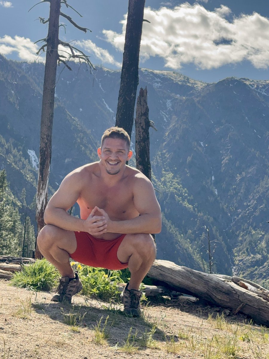 Beautiful spring hike 🤩

Onlyfans.com/mountainmanluke