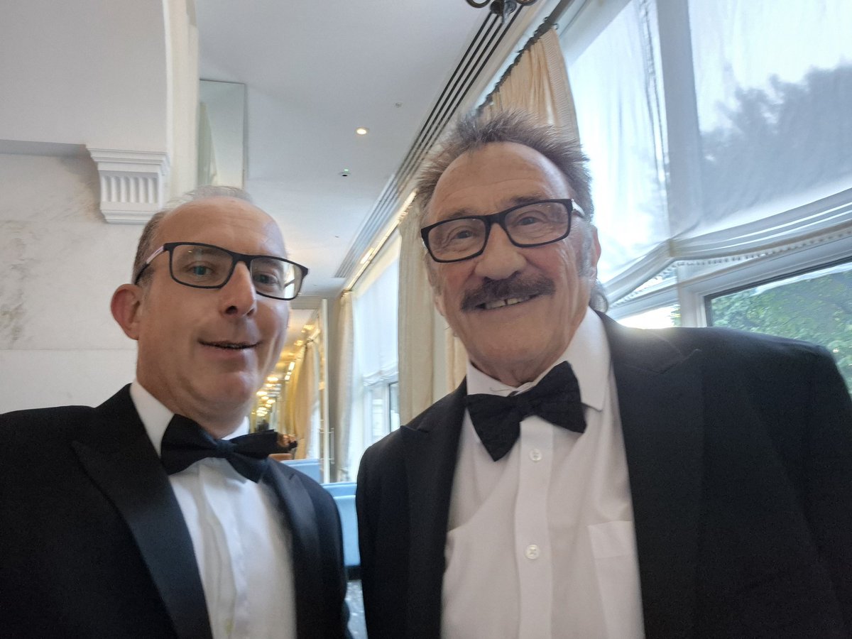 AdlingtonBeerCircular (@adlingtonbeerc) on Twitter photo Lovely to see <a href="/PaulChuckle2/">Paul Chuckle</a> tonight, such a privilege to have a pic with you. #MakeAWish Lovely to see <a href="/PaulChuckle2/">Paul Chuckle</a> tonight, such a privilege to have a pic with you. #MakeAWish