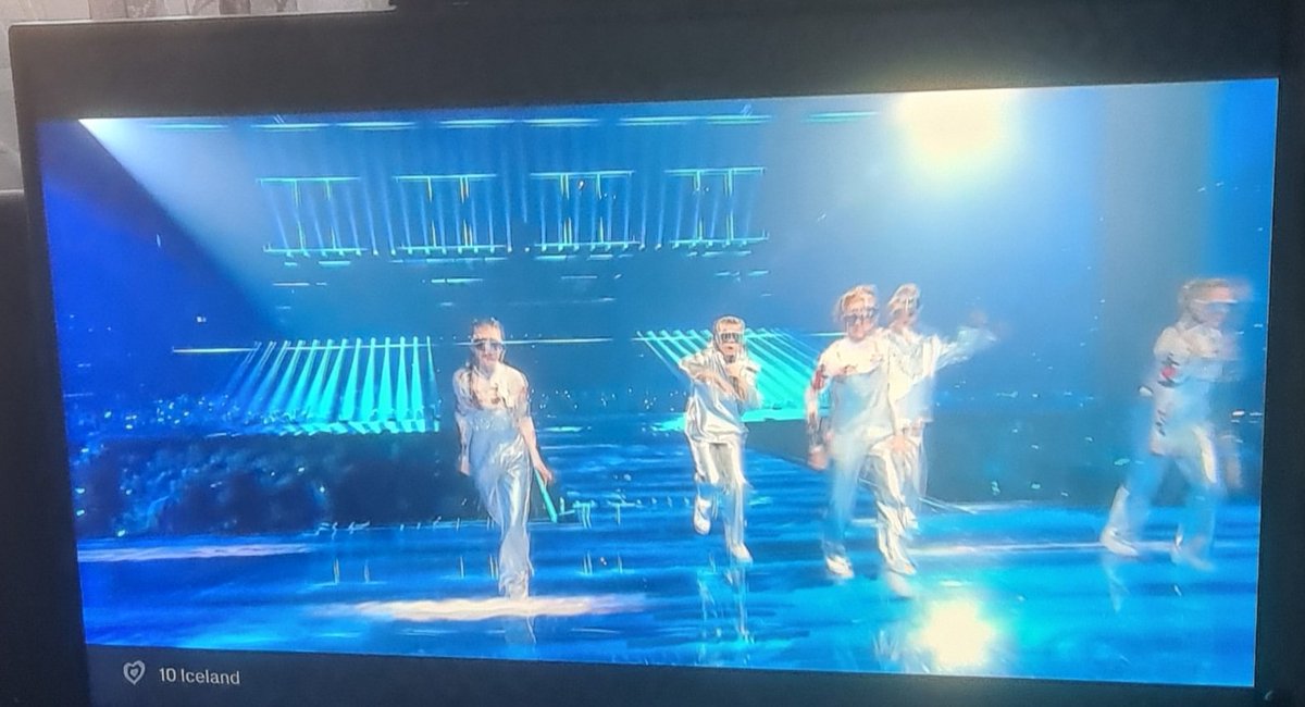 Princess77Pink's tweet photo. Was wondering where my tin foil had gone.. lol @Eurovision #Eurovision https://t.co/h6mH72XKlD