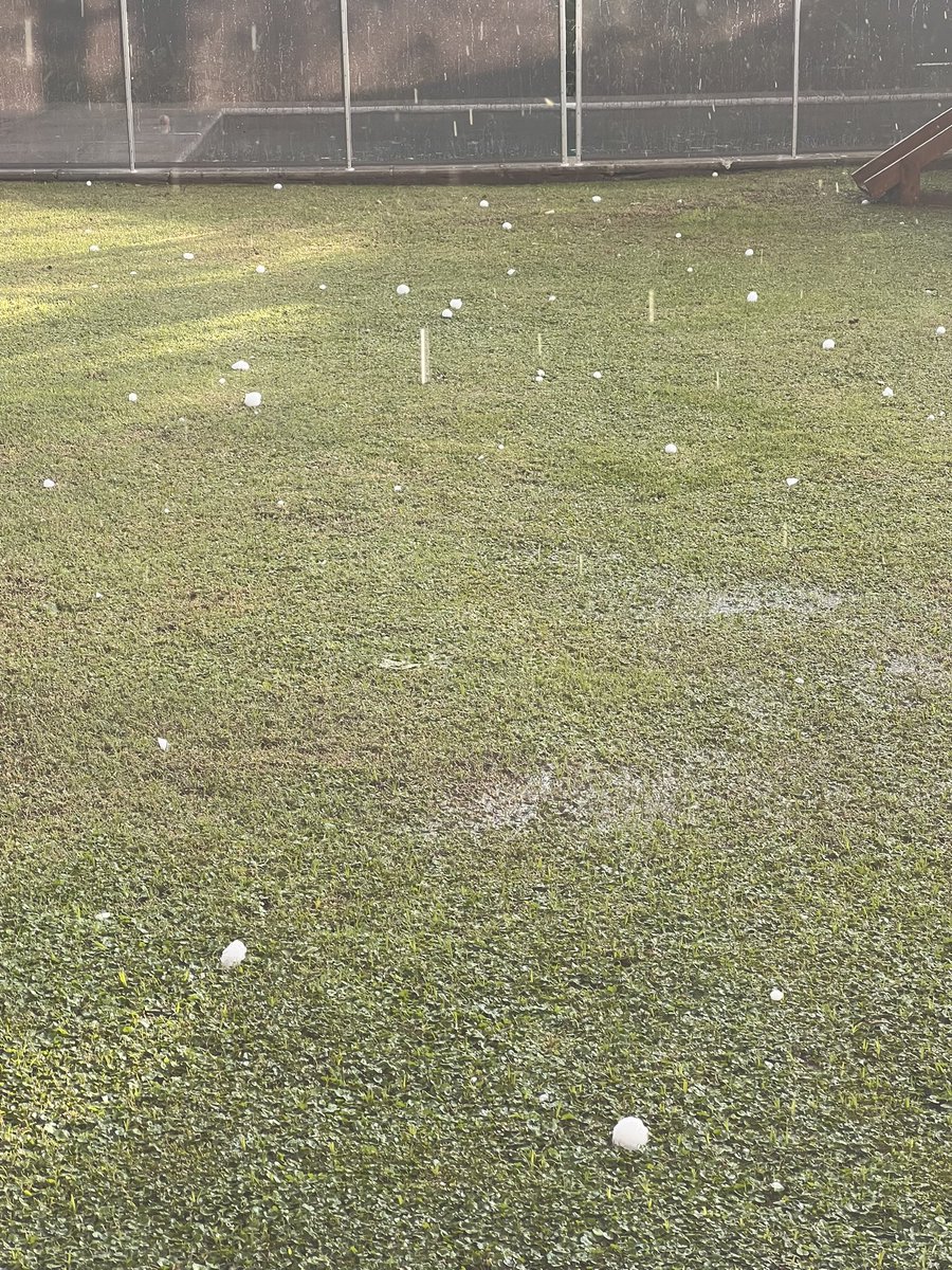 tomasrub's tweet photo. Otra vez #granizo #Rosario https://t.co/Xn9tLKDrxV