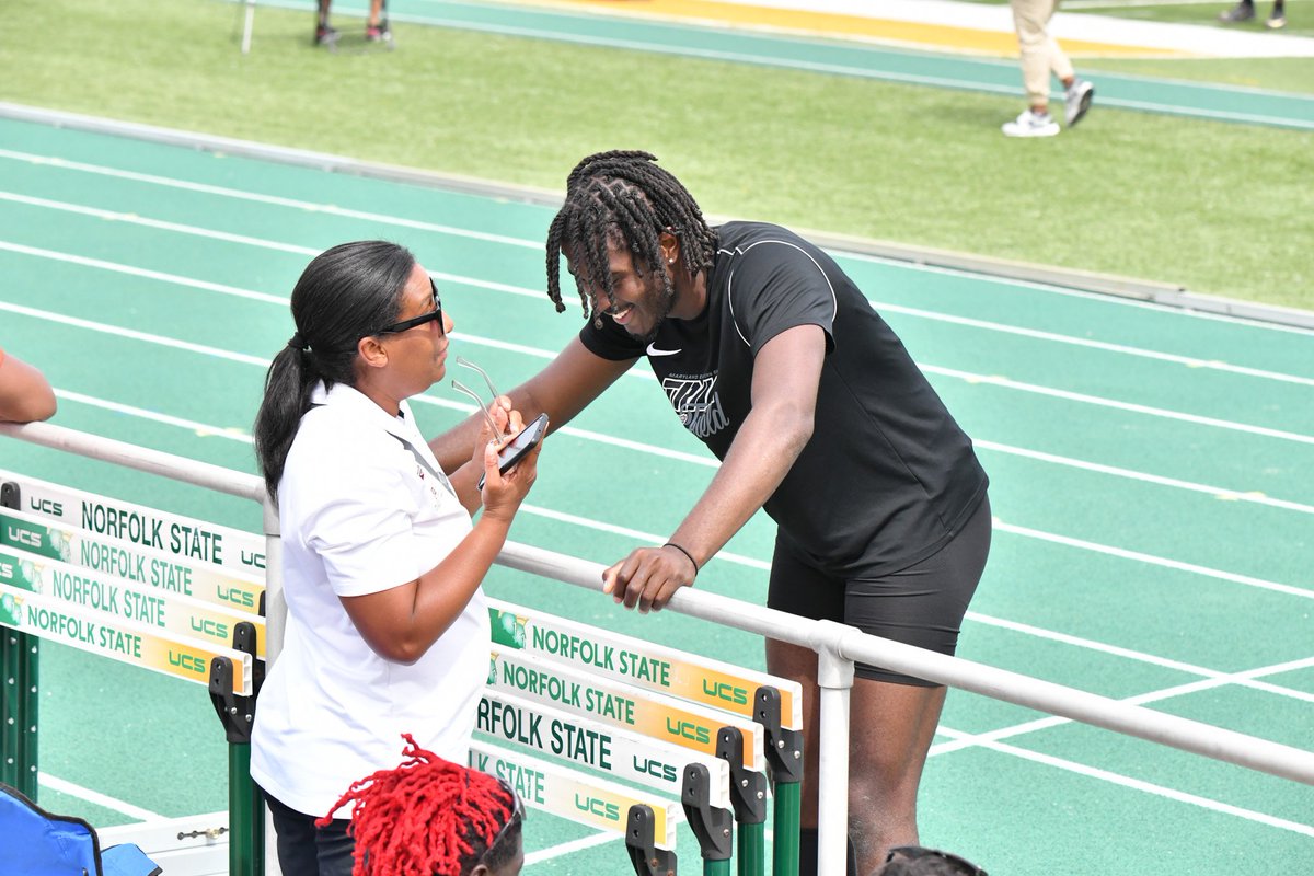 UMESHawkTFXC's tweet image. A pair of medals for the Hawks to start the day!
Yourie Lawrence-Clark took silver in the 110 meter hurdles while the men's 4 x 100 relay team came in second to highlight the early stages of the final day of competition at the @meacsports Championships!
blueridgetiming.live/meets/51643/te…