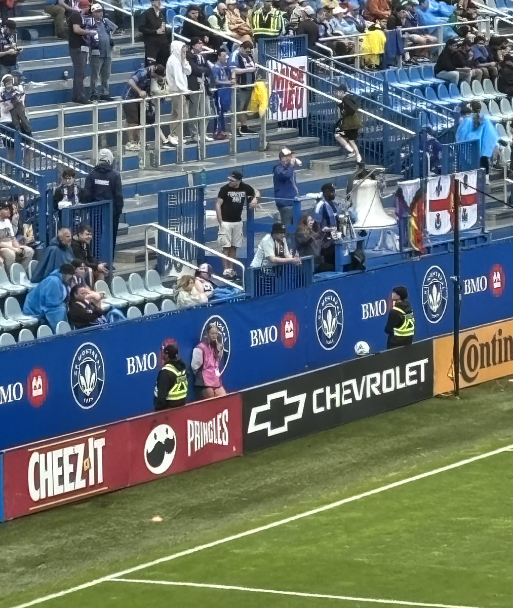 wagnerjulie's tweet photo. Si l’équipe ne se présente pas, je ne vois pas pourquoi le 12e joueur se présenterait… #CFMTL #section114 https://t.co/UTTOC3cteo