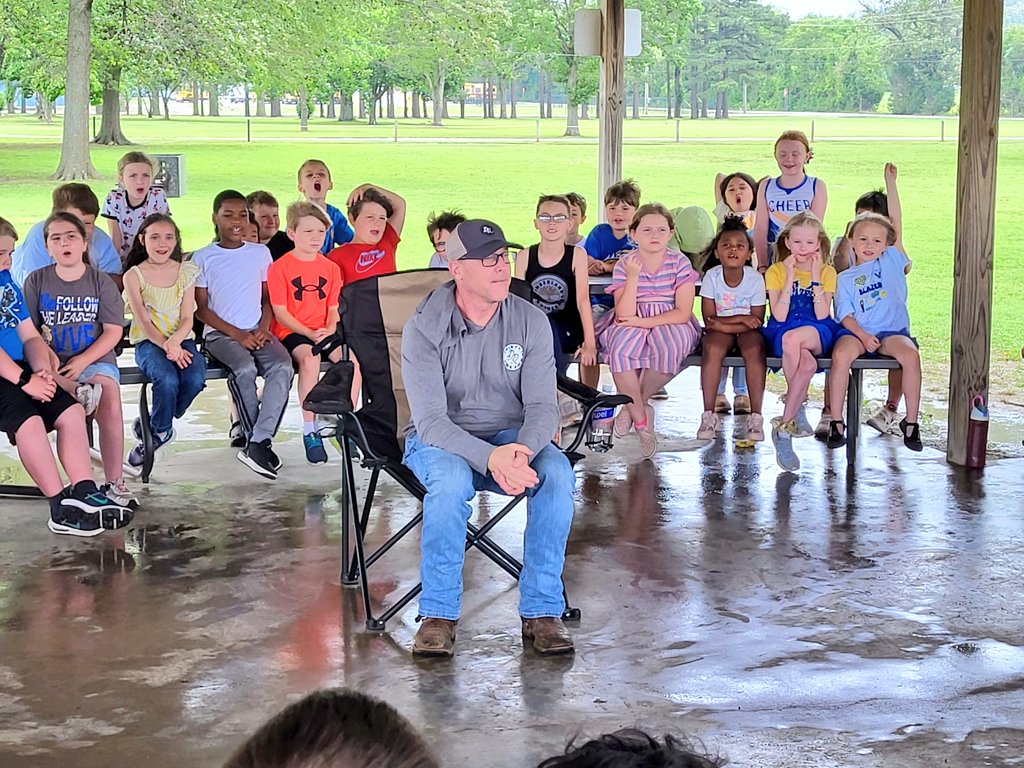 Diegoranchinc's tweet image. It's ME about to read my new book, Mini Maggie's Miracles, to 600 kids at a school. Here is how you can purchase your book 👉 amazon.com/Mini-Maggies-M…