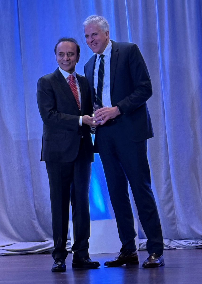 Congratulations to Stuart Gordon, MD, FASGE, who was recently honored with an <a href="/ASGEendoscopy/">ASGE GI Endoscopy</a> Master Endoscopist Award.

"I would like to thank our entire endoscopy staff [and mentors and colleagues] at <a href="/DartmouthHealth/">Dartmouth Health</a> for their guidance &amp; collaboration.”

asge.org/home/education…