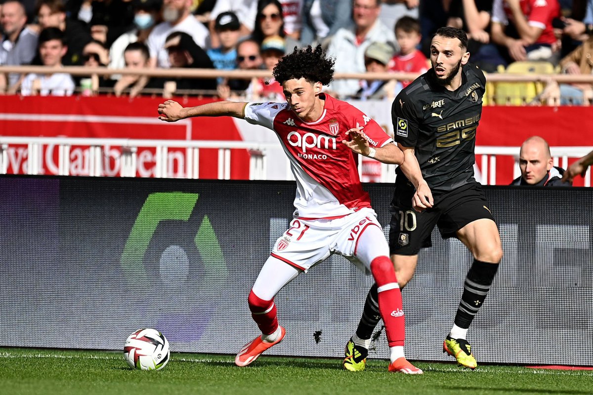 🎙️ Amine Gouiri :

« Je peux jouer avec Cherki à gauche et Akliouche à droite. 

Ce sont des joueurs de qualité, j’espère qu’ils nous rejoindront bientôt en sélection. » 🔜🇩🇿