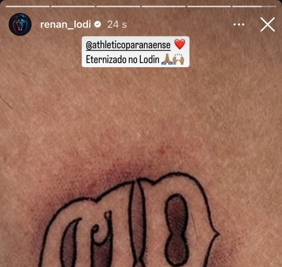 ETERNIZADO NA PELE 🌪️ Renan Lodi faz homenagem ao Athletico e tatua escudo do time; veja imagem

➡️ glo.bo/3HfYxUo
📷 Reprodução/Redes sociais