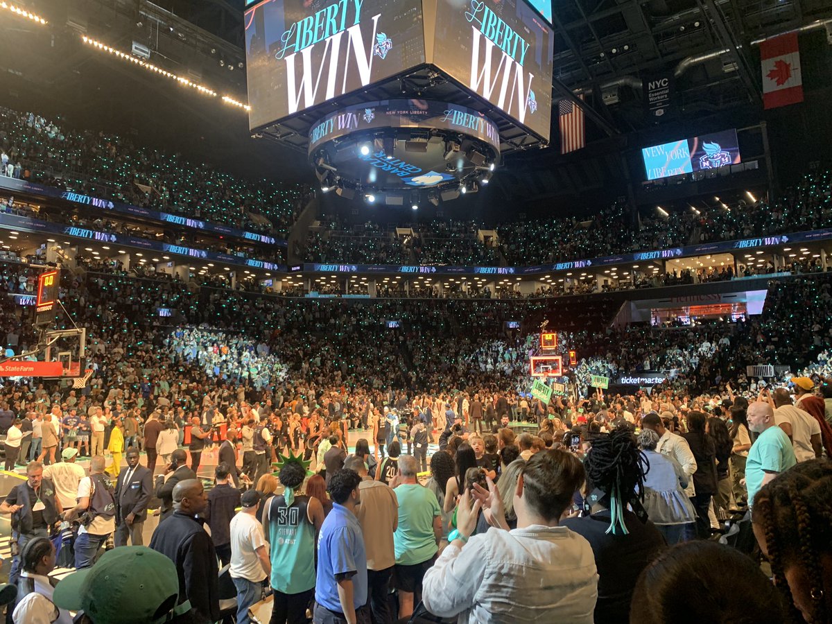 c_blingblingboy's tweet image. my team always taking Ws 💁#learnsomething #takenotes #LightItUpNYL