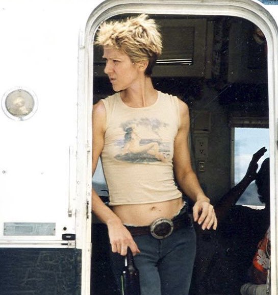 Celine Dion stuns in throwback photos shared on social media:

“Short hair, big vibes!”