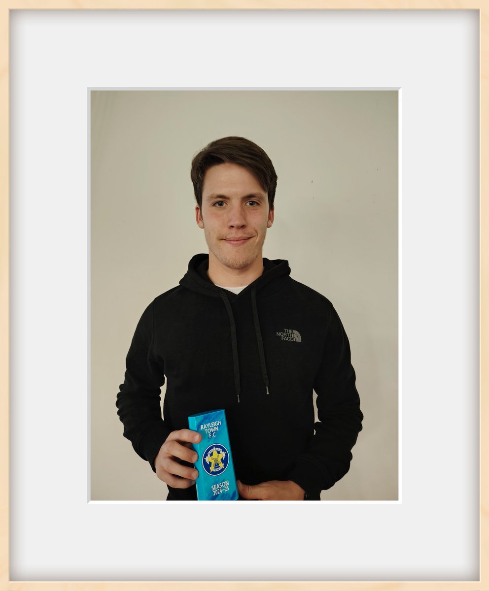 🔵 2024/25 AWARDS 🔵
Our Reserve Team Managers Player of the Year went to Zach Skillett.