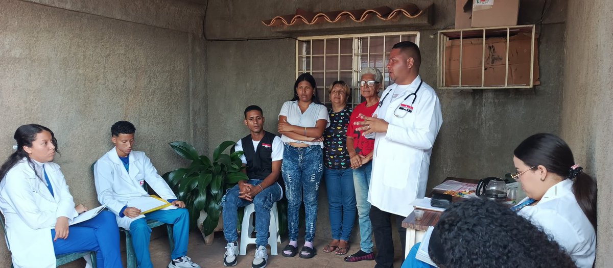 Donde quiera que se ame el arte de la medicina se ama también la humanidad #Tupamaro se encuentra activo con la Brigada de Salud más su Resp Omar Márquez para la Dispensarización en el sector José María Vargas II 
#TupamaroEjemploDeLucha