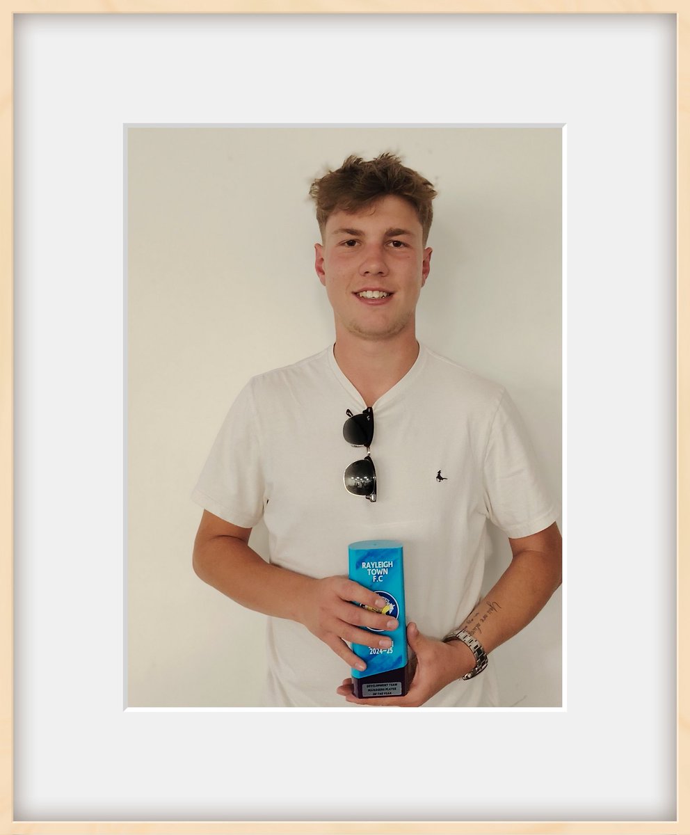 🔵 2024/25 AWARDS 🔵
Our Development Team Managers Player of the Year went to Keegan Dickinson.