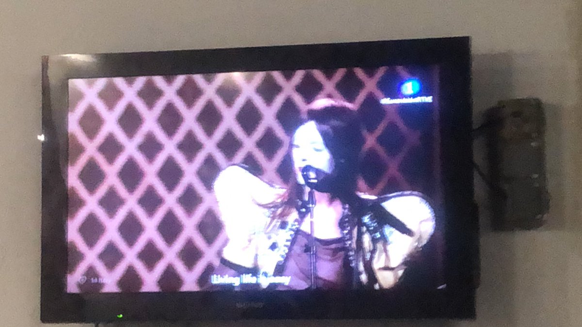 Resupermami's tweet photo. #italia una mezcla entre Queens, Kiss y Michael Jackson  #EurovisionRTVE https://t.co/uAeyX96NUT