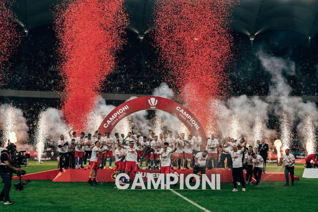 FCSB_ENG's tweet photo. The 2024/25 SuperLiga CHAMPIONS! 🏆🇷🇴🥇

#WeAreSteaua
#ChampionsOfRomania https://t.co/Lc6fQF64V0