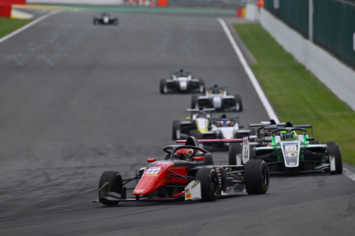 Podio para Diego De la Torre y 🇲🇽 en el <a href="/EF_Open/">Euroformula Open</a> en Spa Francorchamps! Después de casi dos años trabajando juntos llega el primer podio! En un auto de Fórmula 3 y en un circuito como Spa! Se vienen muchos más! 
#euroformulaopen #f3 #SpaFrancorchamps #rgcoaching