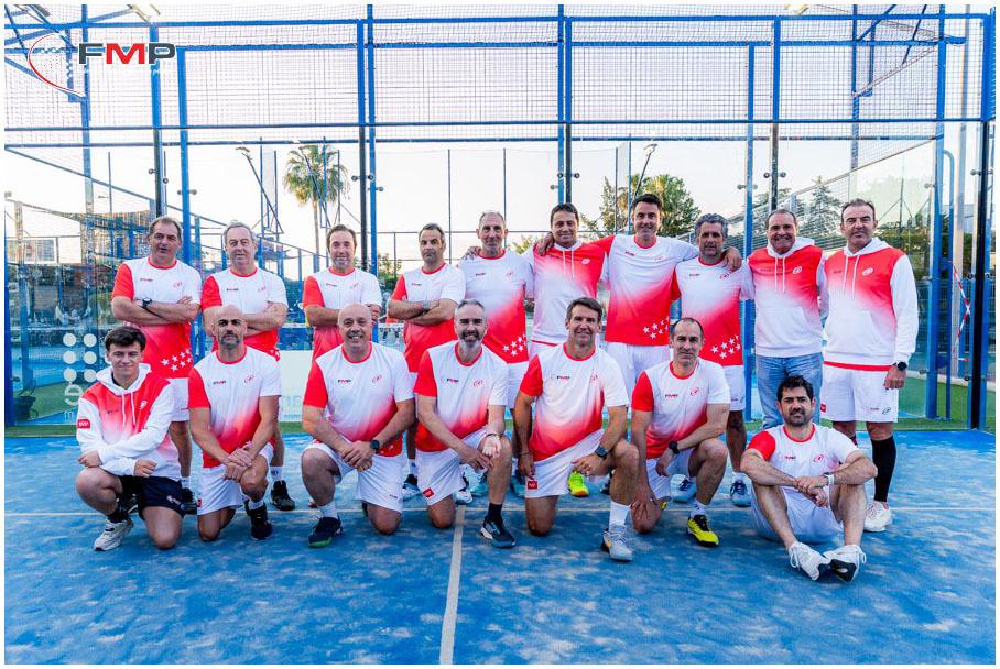 🔝🏆🎾 Campeonato de España 🇪🇸  por SSAA de Veteranos

🚹 Semifinal 
⏰ 19:45
📍 <a href="/olimpicclub/">Olimpic Club Murcia</a>

Fed Madrileña Pádel
⚔️ 2-3
Fed Padel Comunitat Valenciana

Mañana, a pelear por el bronce…¡Vamos Madrid!
👏🏻👏🏻👏🏻👏🏻👏🏻

#soyfmpadel <a href="/padelfederacion/">FEP</a> <a href="/bullpadelsport/">Bullpadel</a> <a href="/fisiosaludmas/">Fisiosalud+</a>