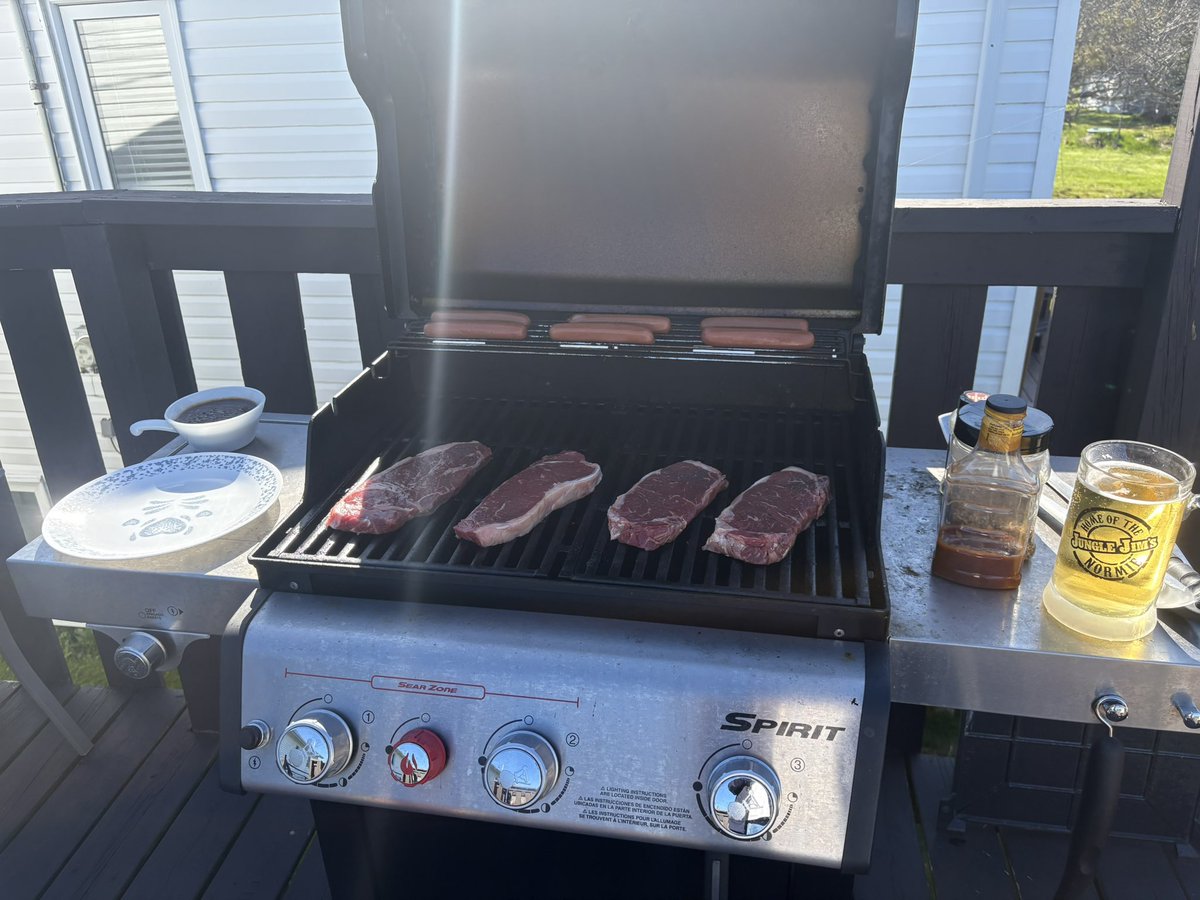 WesleyGreen79's tweet photo. Nice day to enjoy a frosted mug of beer and a few steaks. Happy May 24 weekend! https://t.co/ZktrFtiLJy