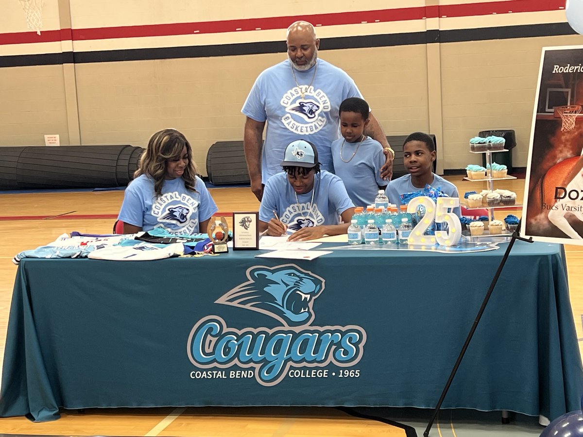 Brandon Martinez 💯 @MRTZgrafx (@coachbmartinez) on Twitter photo Life changing moments in G-Town! We got another good one! <a href="/RoderickDoz1/">Roderick Dozier Jr.</a> Let’s Work! Life changing moments in G-Town! We got another good one! <a href="/RoderickDoz1/">Roderick Dozier Jr.</a> Let’s Work!