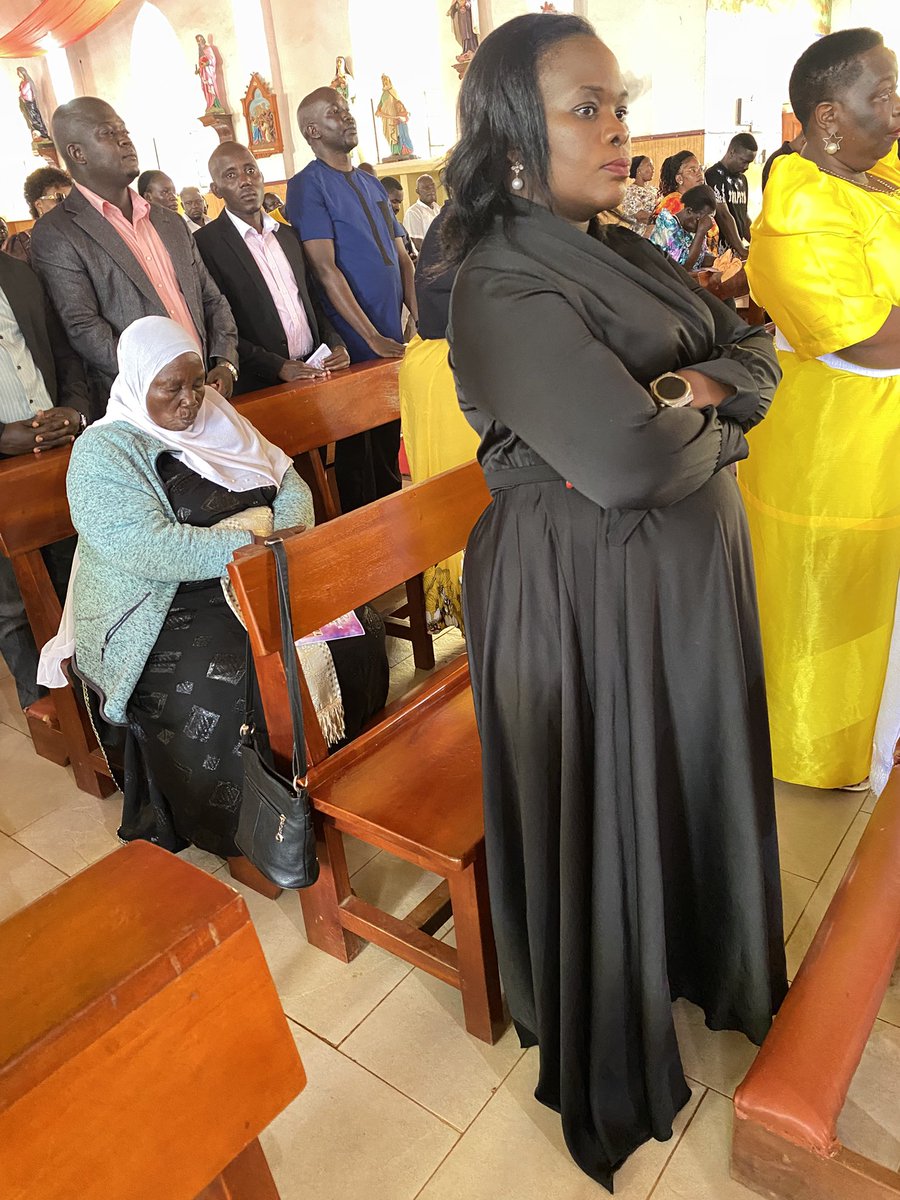 Babiryecares's tweet photo. I joined mourners today for the mass funeral of Modesta Tezikyabbiri, the Municipal speaker who passed away following an extended period of illness. As a leader, she successfully united and empowered the community, despite her disability. Entebbe will feel her absence. https://t.co/mTilvs44UQ