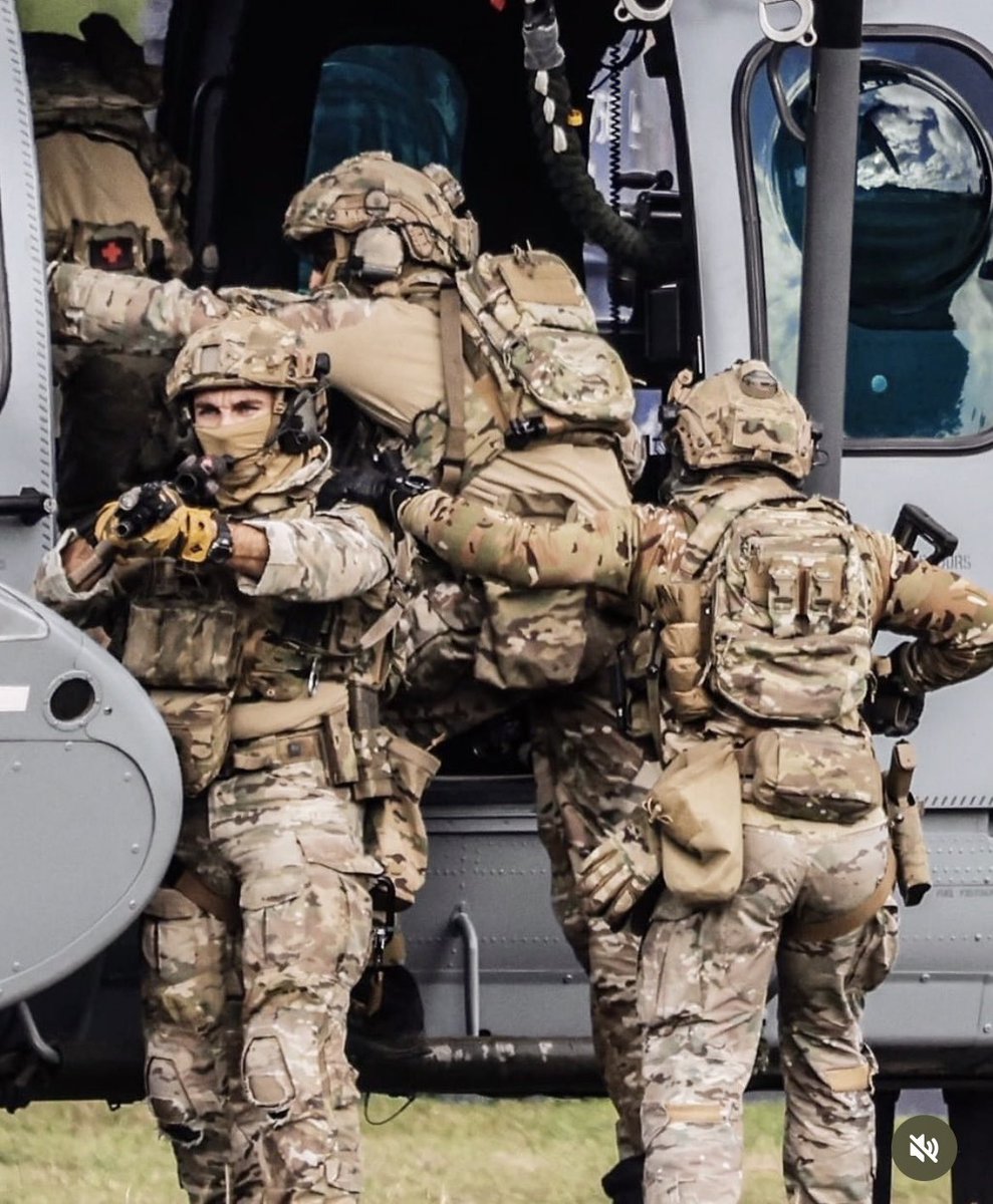 ForceSpecialeFr's tweet image. Équipier du #1erRPIMA lors d’une démonstration 🇫🇷

#FrenchSAS 
#ForcesSpécialesFrançaises