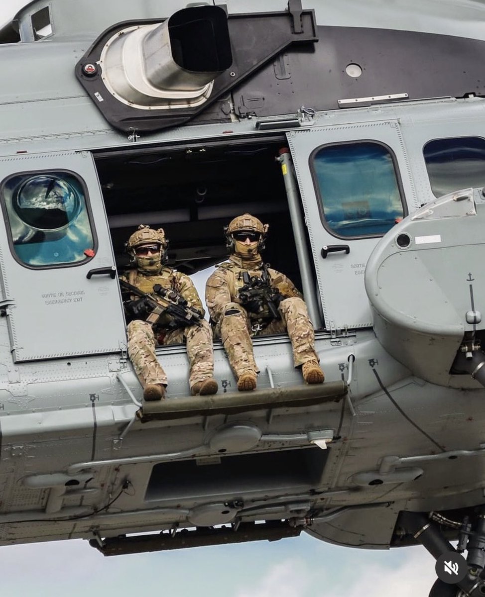 ForceSpecialeFr's tweet image. Équipier du #1erRPIMA lors d’une démonstration 🇫🇷

#FrenchSAS 
#ForcesSpécialesFrançaises