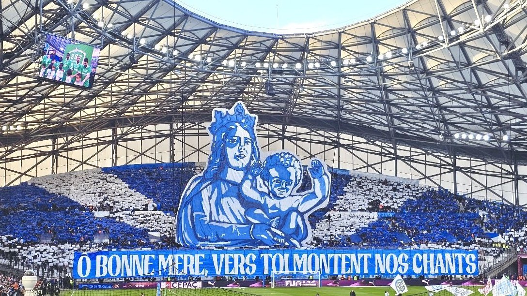 du_jaune's tweet photo. Cette saison le virage nord a été grand. Bravo. https://t.co/fvGt69eVLl