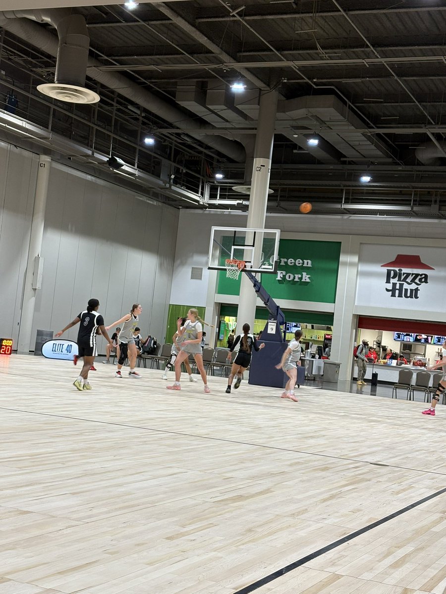 Clash of the clubs today at NRG to watch my girl <a href="/trin_mcfarland/">Trinitee McFarland</a> also ran into <a href="/ArizonaWBB/">Arizona Basketball</a> newest head coach! <a href="/beckyburke11/">Becky Burke</a> it was nice to meet you and can’t wait to see what you bring to the Arizona program!